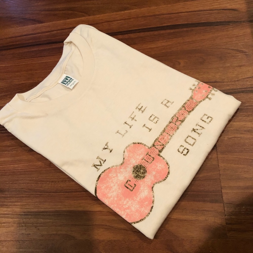 🌸🐝Organic material T-Shirt w/pink guitar‼️ - Picture 2 of 2